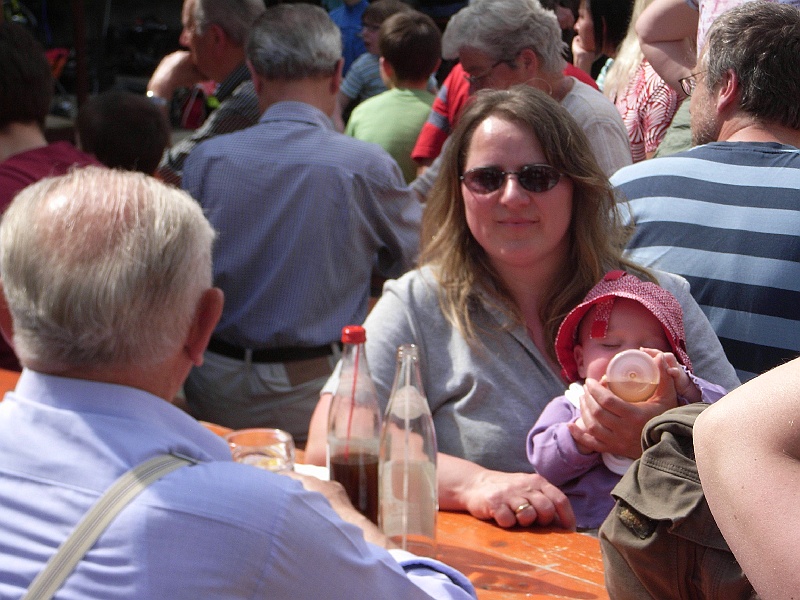 909 05 21 Marktplatzhocke (12).JPG